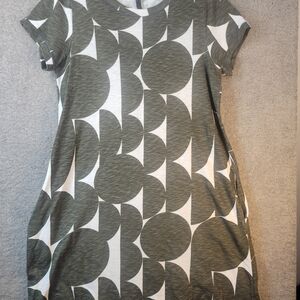 FOIL Geometric Patterned Dress in Green and White